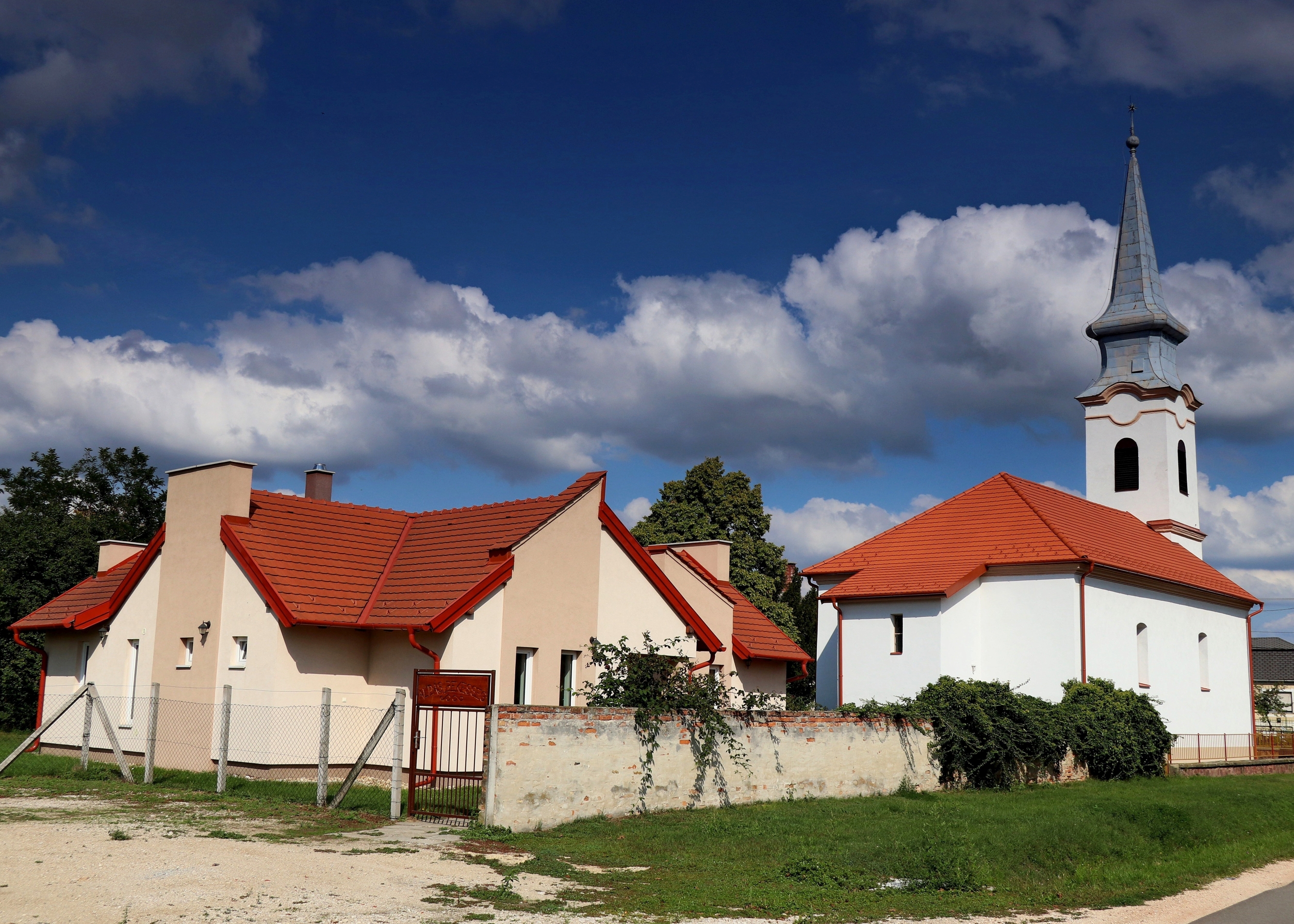 Református templom és gyülekezeti ház